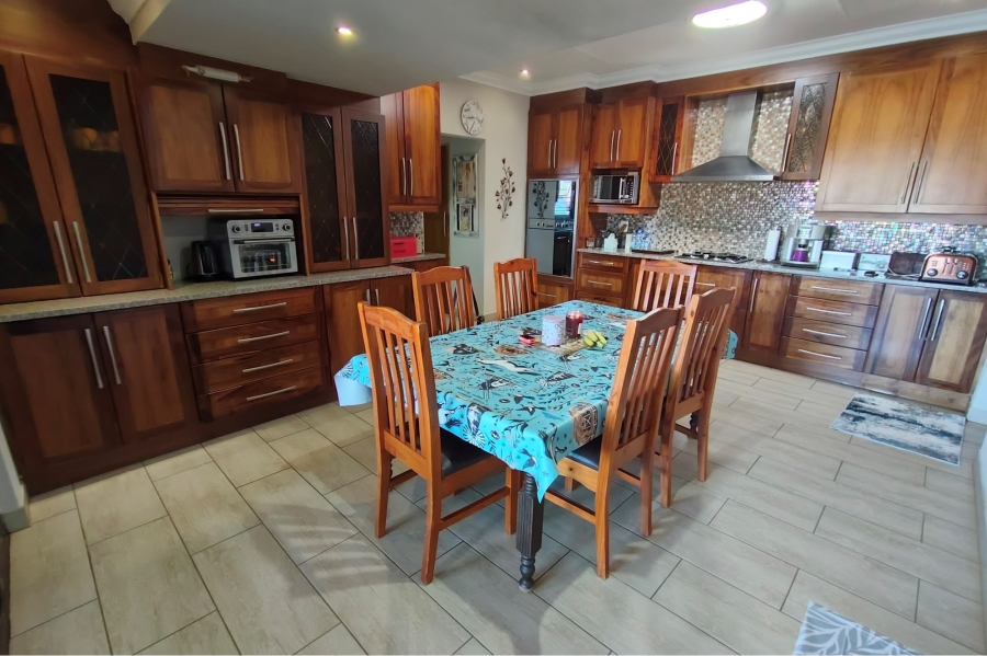 8 Bedroom Property for Sale in Broederstroom North West